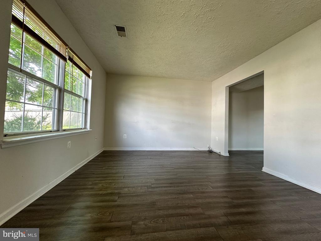 Foto principal - 8625 Cartwright Ct
