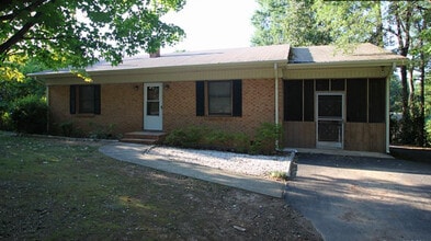 Building Photo - 302 Wilkes Dr