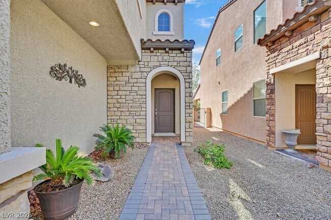 Building Photo - 719 Orchard Course Dr