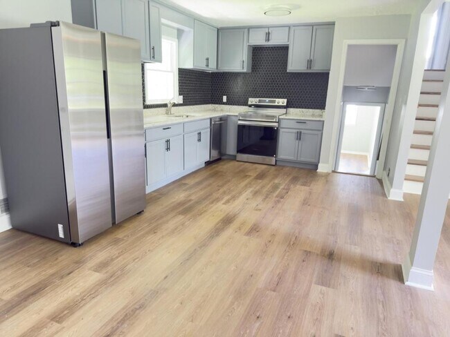 Building Photo - 4307 Parkview Dr