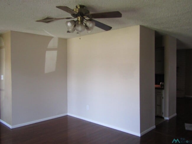 Building Photo - 1707 W Currier Ave