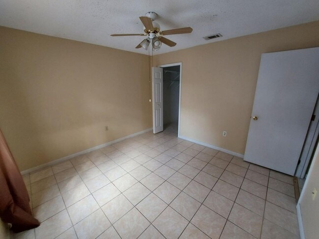 Building Photo - 713 Yucatan Ct