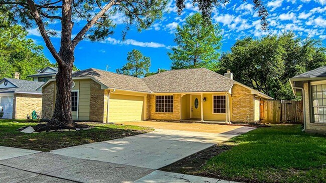 Building Photo - 15507 Pebble Lake Dr