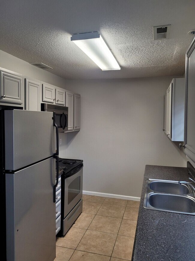 Building Photo - Haymont Area -2 Bedroom Town home for rent!