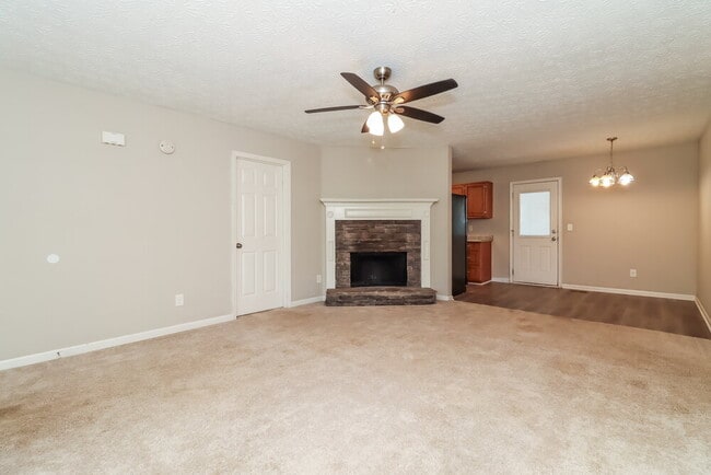 Building Photo - 71 Brooke Dr