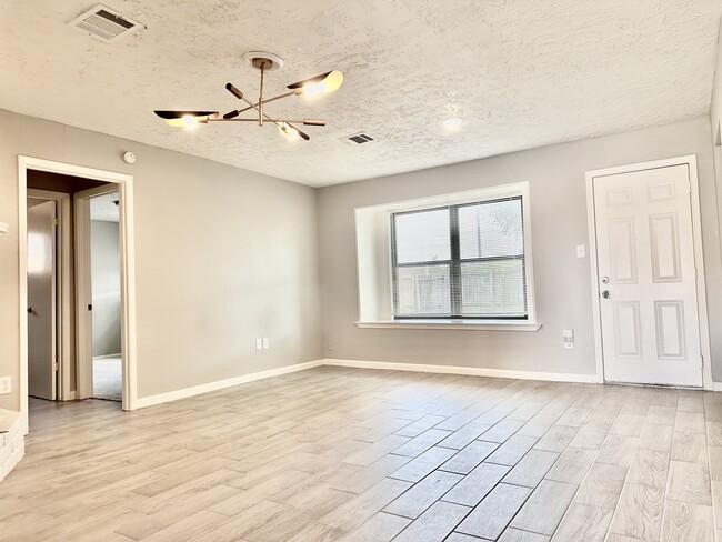 Building Photo - 7711 Water Park Ln