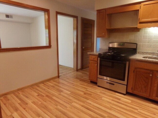 Building Photo - 37 Apache Way