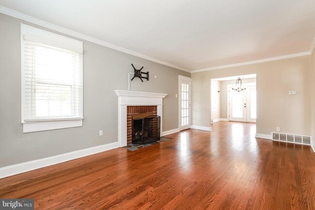 Building Photo - 227 Delview Ln