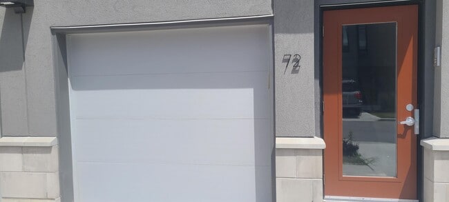 Building Photo - 550 Sandison St