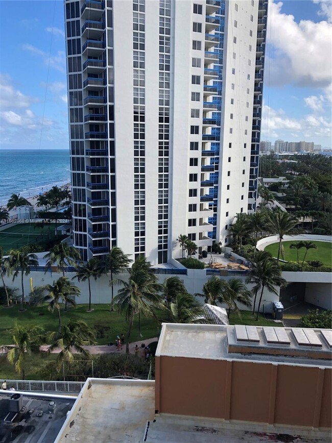 Foto del edificio - 19201 Collins Ave