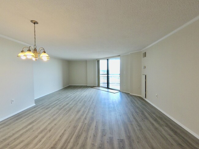 Foto del edificio - 915 Harmon Cove Tower