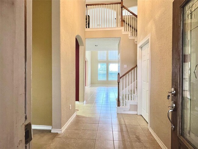 Foto del edificio - 5019 Redleaf Forest Ln