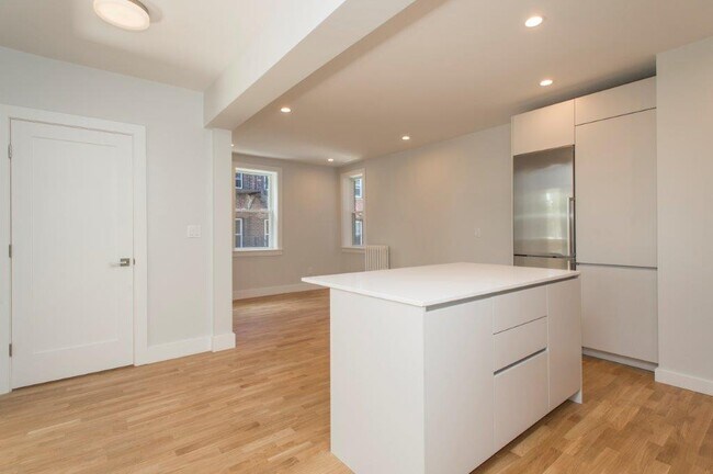 Building Photo - 138 Highland Ave