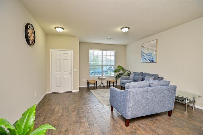 Foto del edificio - 15406 Key Crest Ln