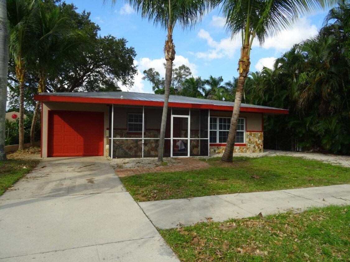 Primary Photo - Gorgeous House well located 3bed 1 1/2 bat...