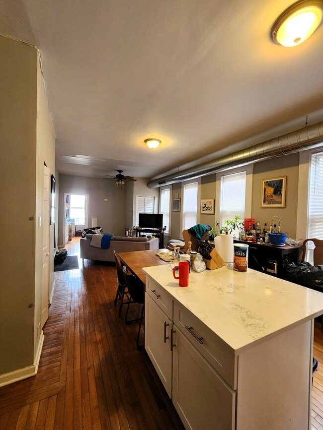 Foto del edificio - 973 W 19th St