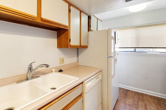 Foto del edificio - 2 Bed/2 Bath with loft. Close to Campus On bus line.