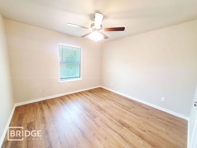 Foto del edificio - 1024 W Golden Ln