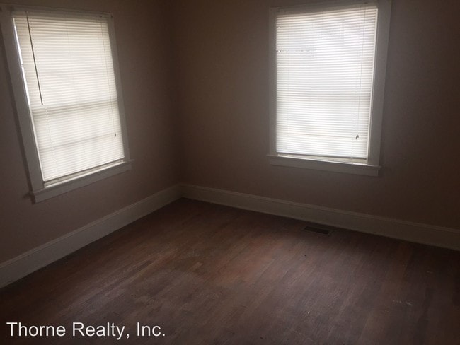 Building Photo - 2 br, 1 bath House - 111 N. Fairview Circle