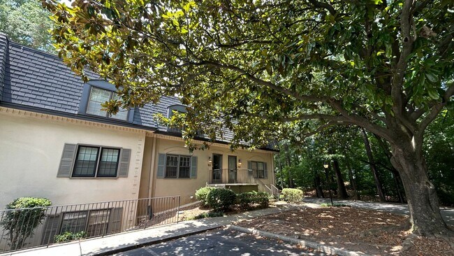 Building Photo - Rare Cross Creek 2 Bedroom-2.5 Bathroom Townhouse, Available NOW!