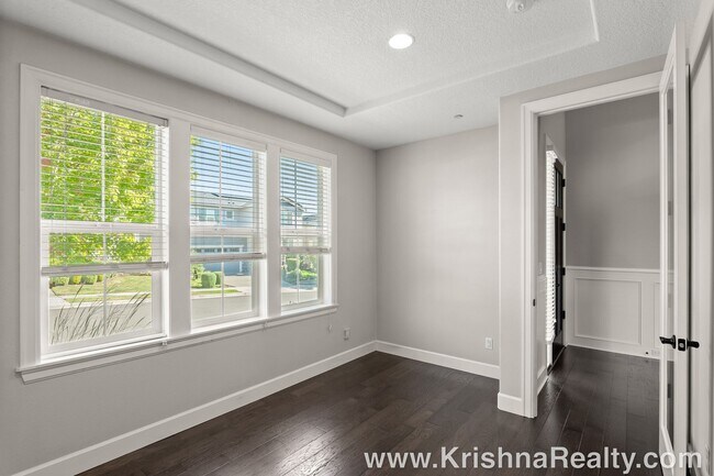 Foto del edificio - Gorgeous 4 Bedroom 3 Bath Corner Lot Singl...