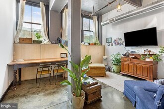 Building Photo - 1701 Tulip St