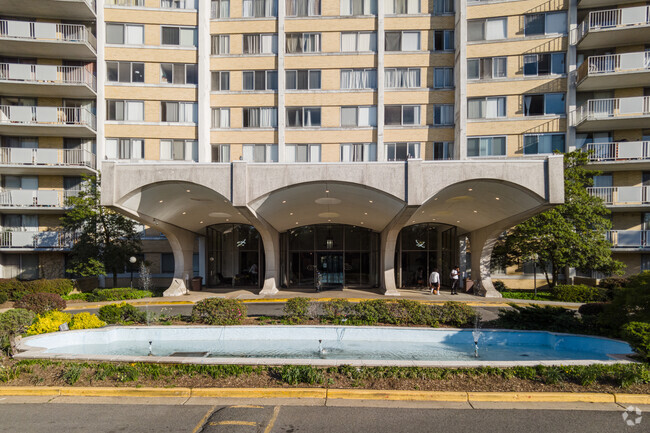 Building Photo - The Fountains