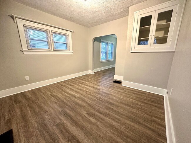 Foto del edificio - 4017 Corinth Blvd