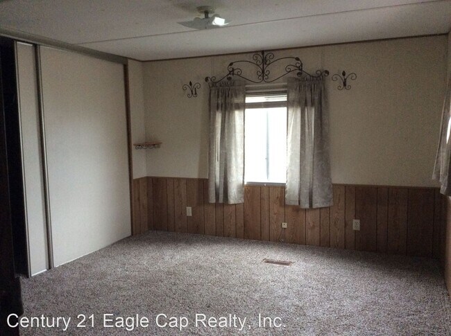 Building Photo - 2 br, 1 bath Apartment - 2414 Empire Dr.