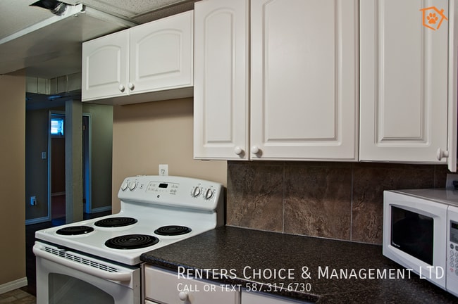 Building Photo - Pet Friendly Basement Suite with Private Fenced Yard!