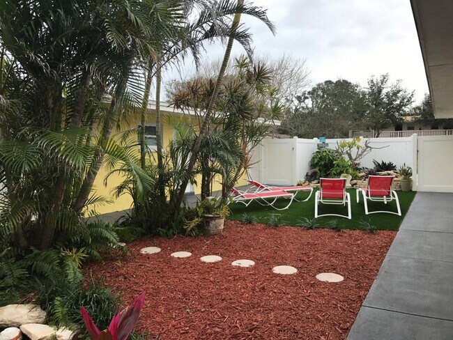 Building Photo - Gorgeous Weekly Vacation Rental Cape Canav...