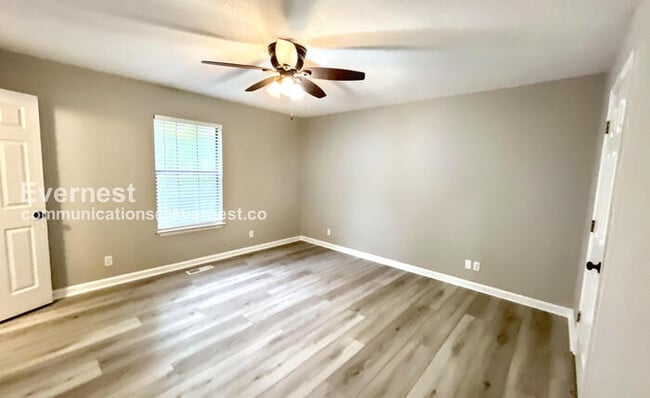Building Photo - 107 Laferry Ln