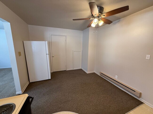 Building Photo - 2 bed / 1 bath duplex in country setting