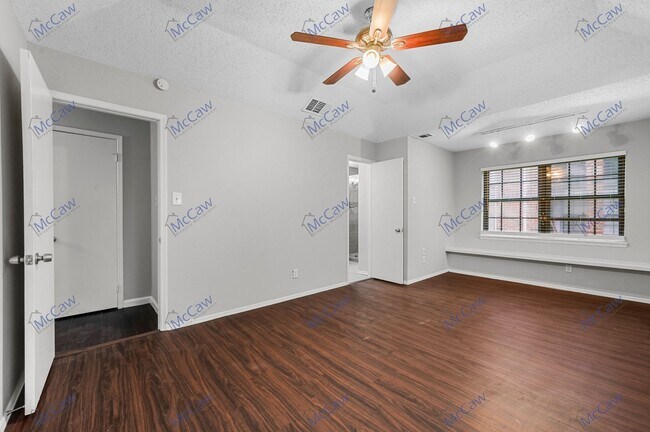 Building Photo - Beautiful 3/2 in Mesquite!