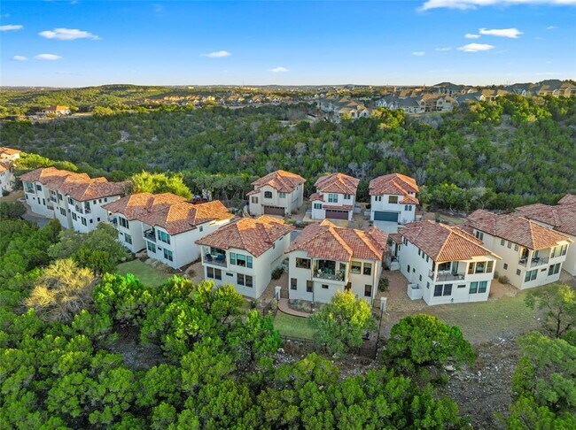 Foto del edificio - 211 Honey Creek Ct