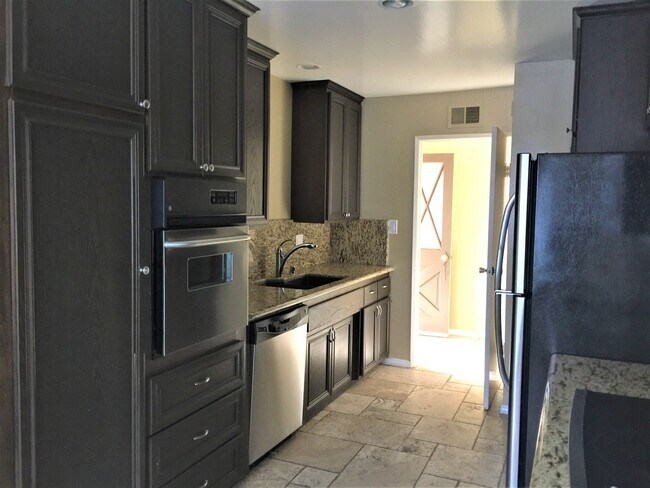 Foto del edificio - Spacious Lake Murray 4 Bedroom Home with Large Yard in Quiet San Diego Neighborhood