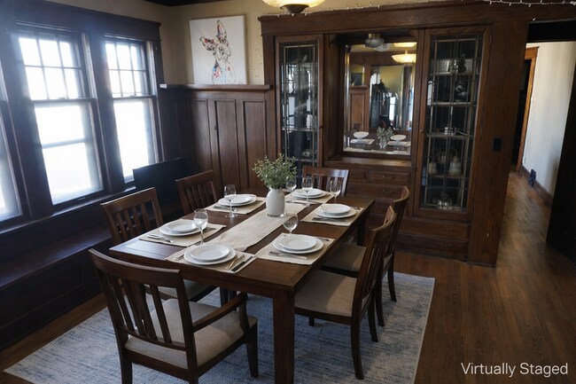 Foto del edificio - 3284 N Oakland Ave