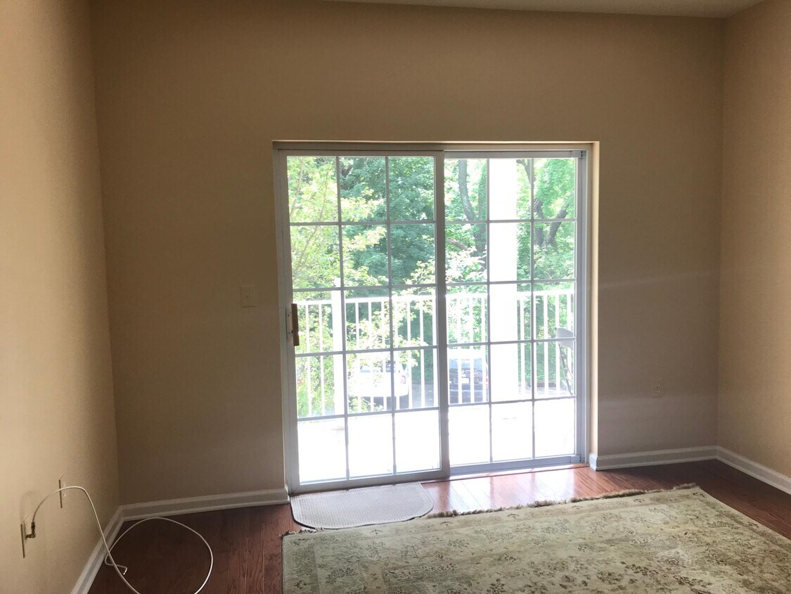 Foto principal - 540 Cranbury Rd