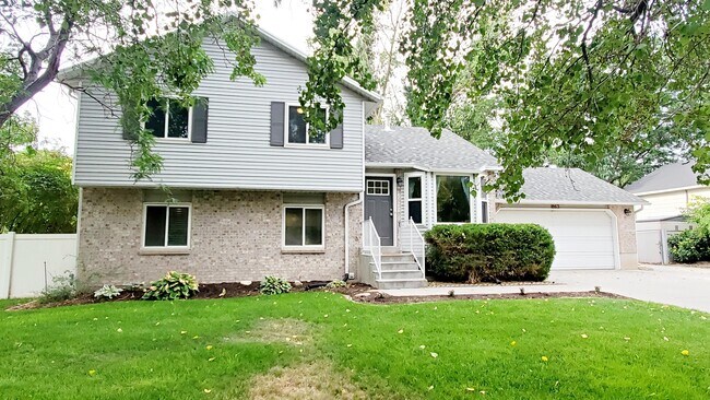 Building Photo - 1863 Town Meadows Ct