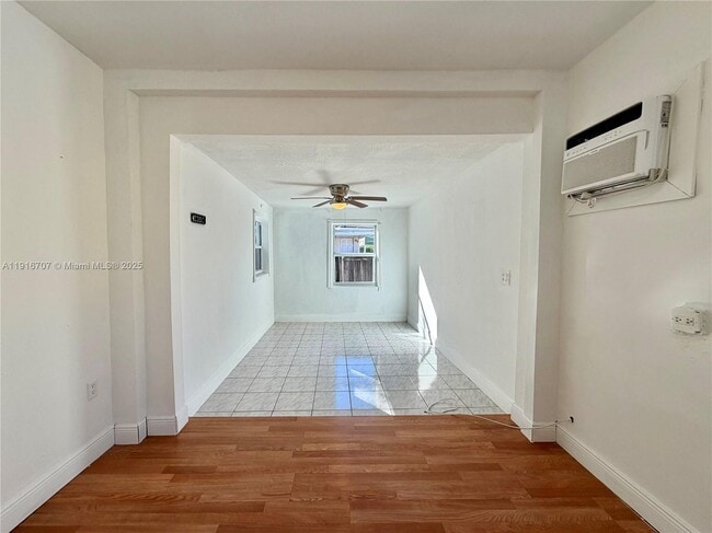 Foto del edificio - 2729 SW 24th St