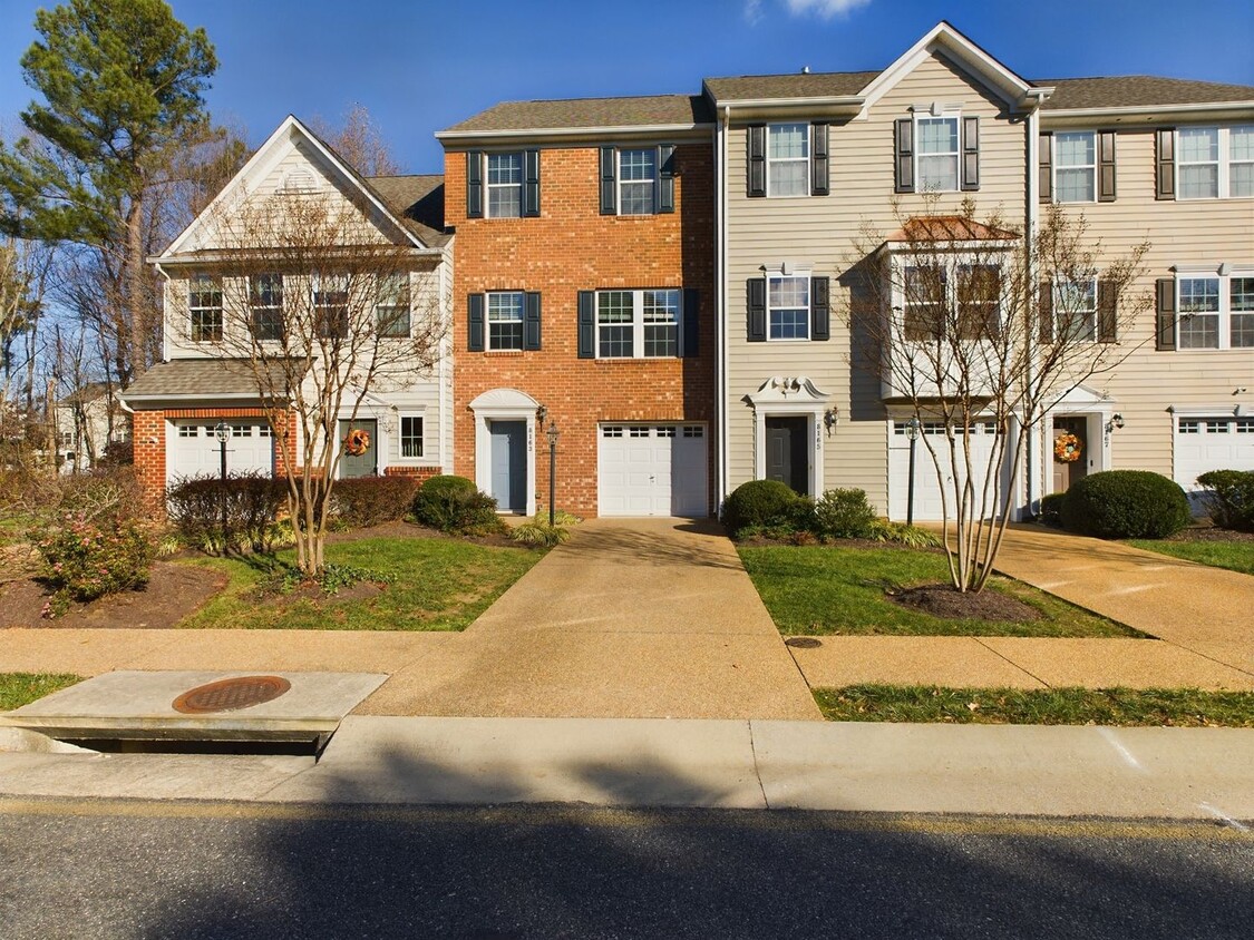 Foto principal - Beautiful 4 Bedroom 2.5 Bath Townhome in M...