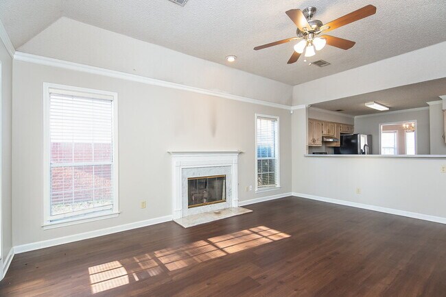 Building Photo - 2214 Lake Hill Ct