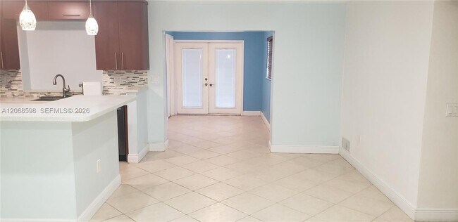 Foto del edificio - 8351 Johnson St
