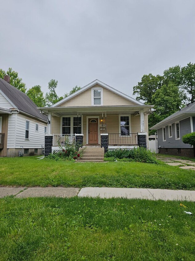Foto principal - Adorable 2 bed 2bathroom home $1250