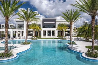 Building Photo - Manor Hialeah