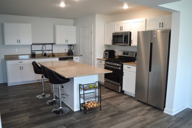 Building Photo - 311 Alberts Dr