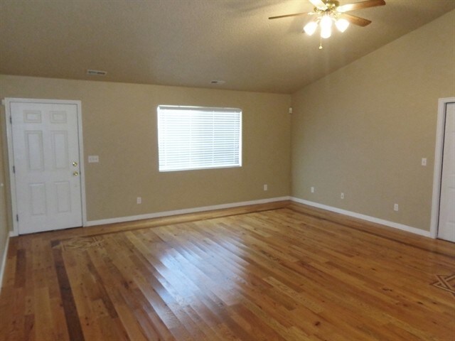 Foto del edificio - 4106 Parker Dr