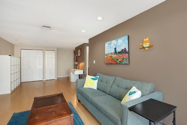 Photo - 8 9th St Townhome