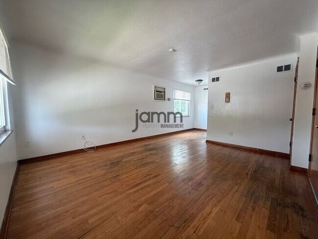 Foto del edificio - 4201 Rocky River Dr