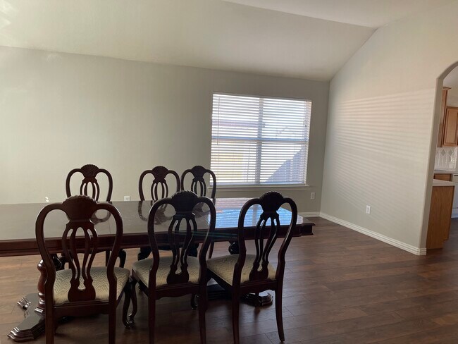 Building Photo - 2214 Monarch Dr